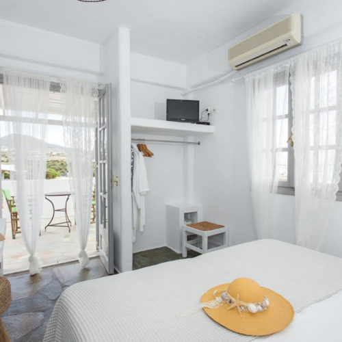 Gray Room - Evi Rooms to Let in Alyki | Paros | Cyclades | Greece.