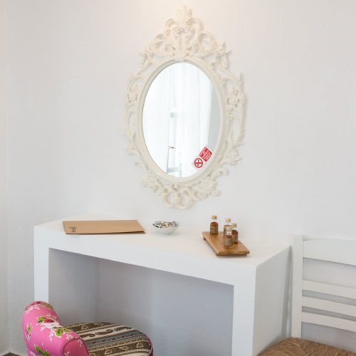 Pink Room - Evi Rooms to Let in Alyki | Paros | Cyclades | Greece.
