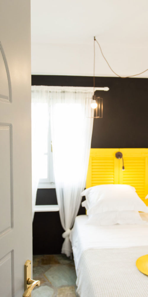Yellow Room - Evi Rooms to Let in Alyki | Paros | Cyclades | Greece.